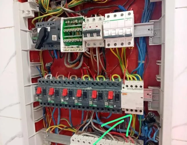 Tableau et composants électriques